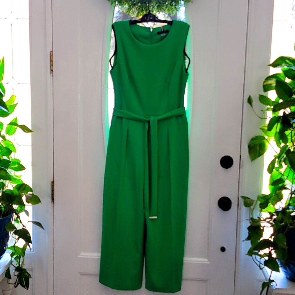 Tommy Hilfiger cropped jumpsuit. Size 8.